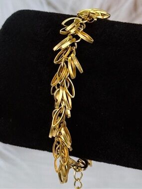 Vintage brushed goldtone delicate vintage bracelet